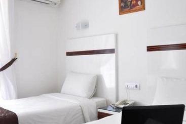 Fotos del hotel Lara Atalla:  7