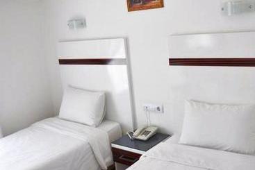 Fotos del hotel Lara Atalla:  9