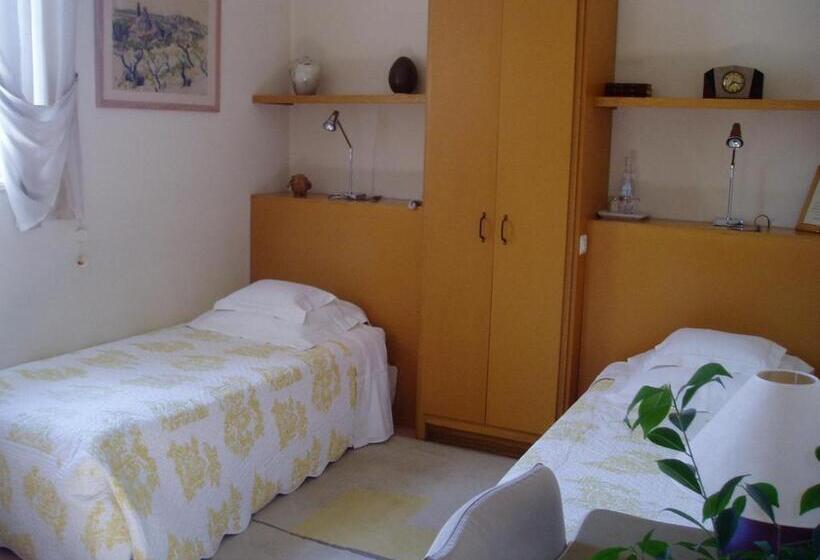 בית מלון כפרי Le Clos Raymi