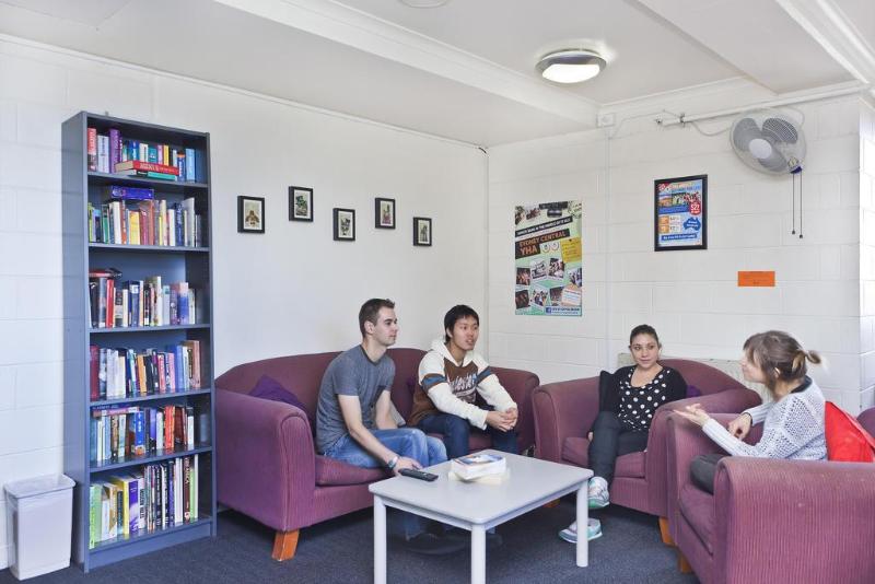 בית מלון כפרי The Village North Melbourne