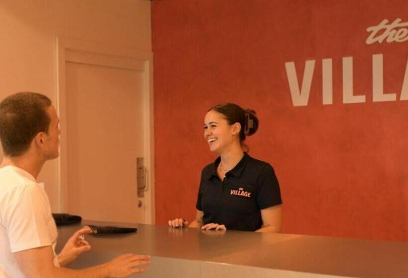 בית מלון כפרי The Village North Melbourne