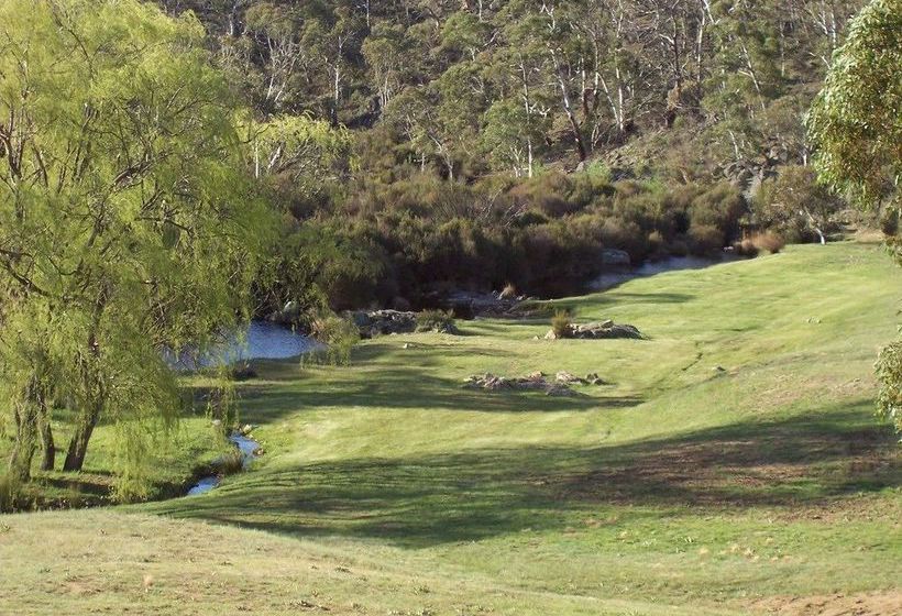 Отель Mowamba River Lodge