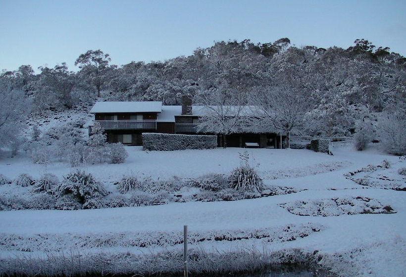 Отель Mowamba River Lodge