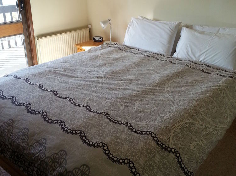 Отель Mowamba River Lodge