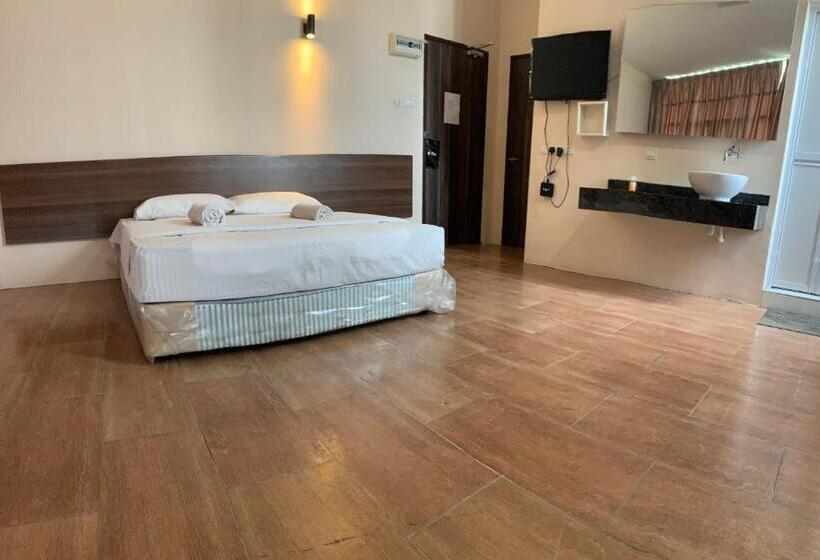 Newtown Hotel Puchong