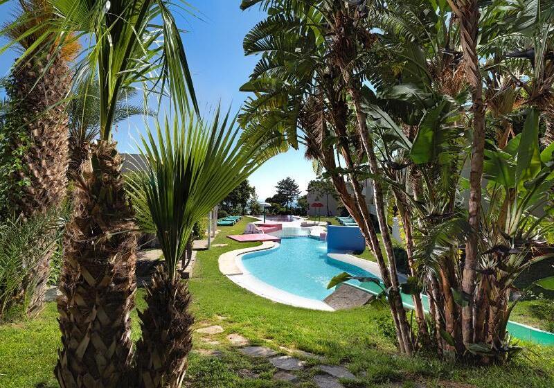 Отель Out Of The Blue Resort & Spa