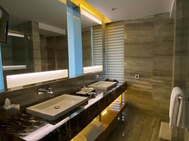 Renaissance Lucknow Hotel, Gomti Nagar