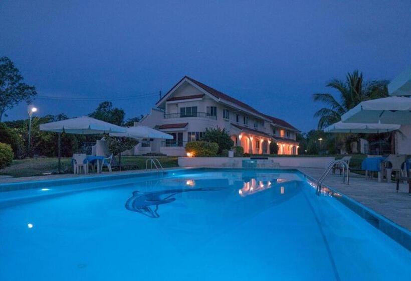 هتل Sherwood Bay Resort & Aqua Sports