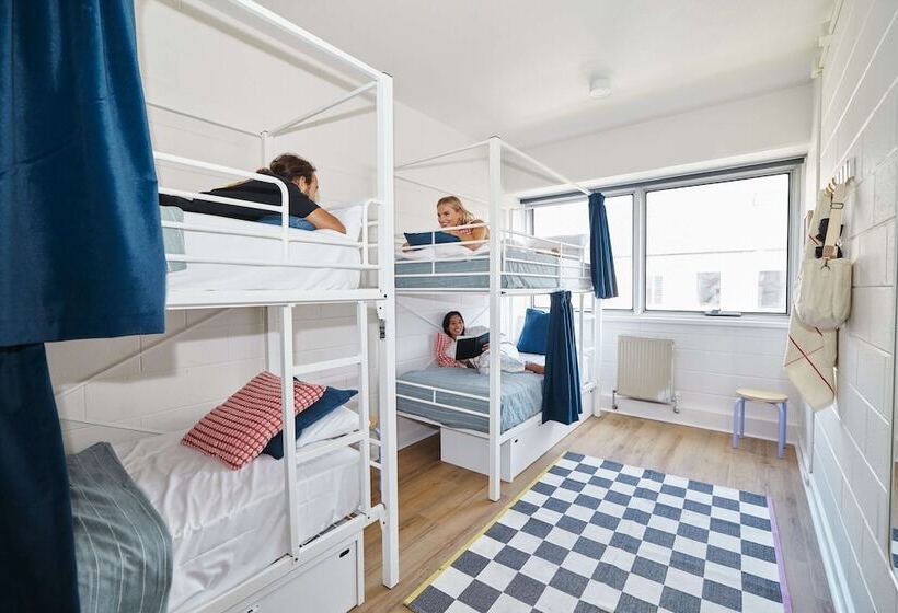 בית מלון כפרי The Village North Melbourne