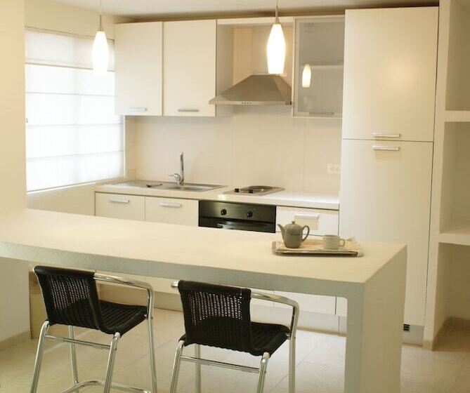 هتل Vallclaire Suites