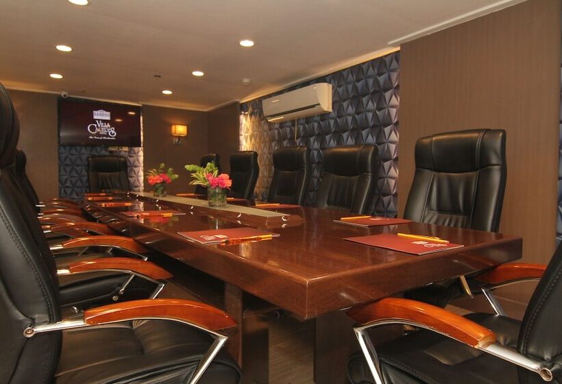 هتل Villa Caceres