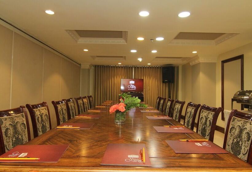 هتل Villa Caceres