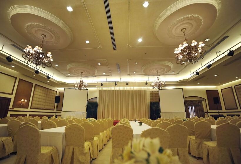 هتل Villa Caceres