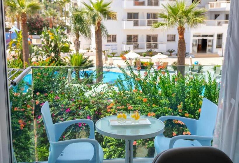 Отель Vrissaki Beach