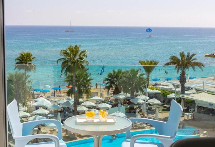 هتل Vrissaki Beach