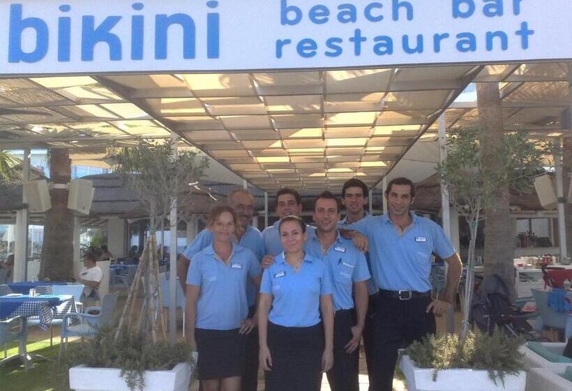 هتل Vrissaki Beach