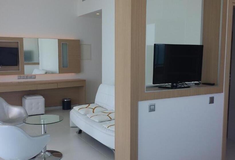 Отель Vrissaki Beach