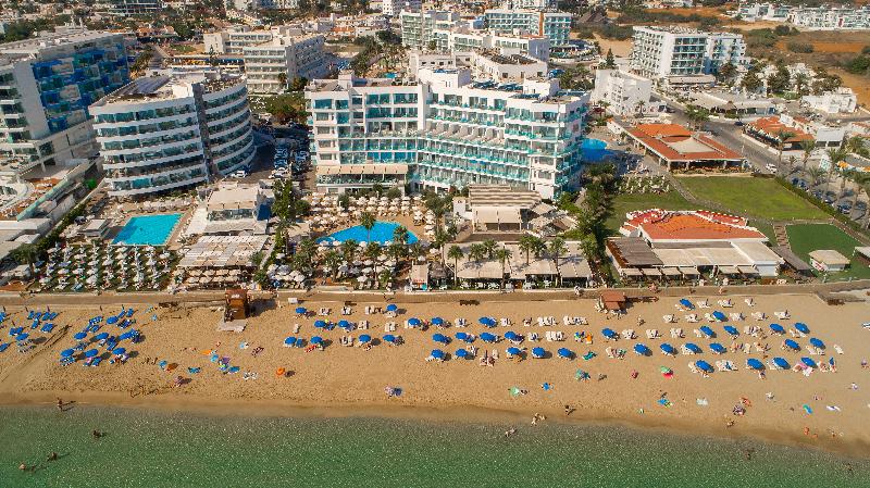 هتل Vrissaki Beach