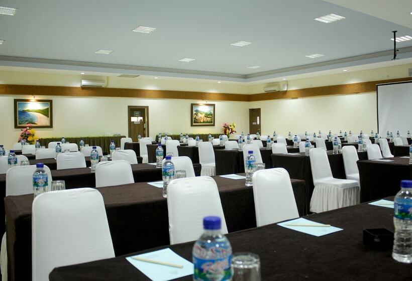 La Prima Hotel Flores