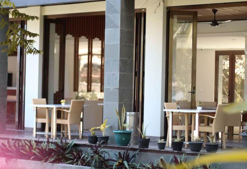 La Prima Hotel Flores