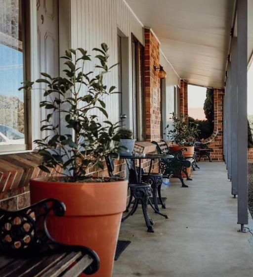 מוטל Denman Motor Inn