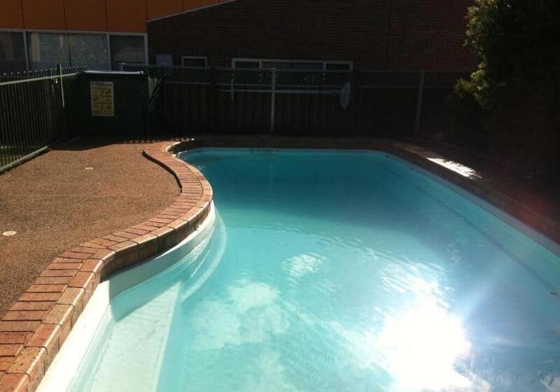 מוטל Denman Motor Inn