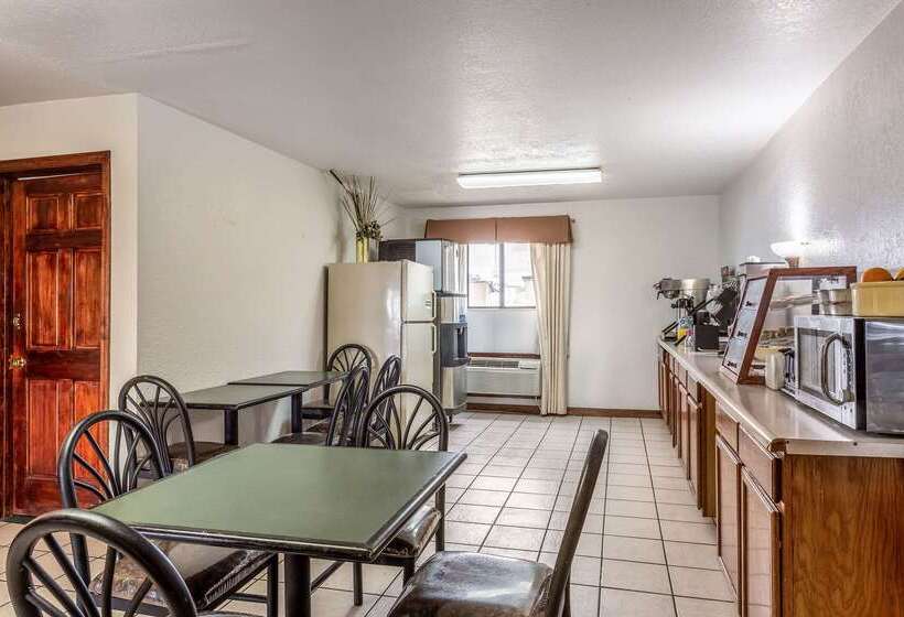 فندق على الطريق Rodeway Inn