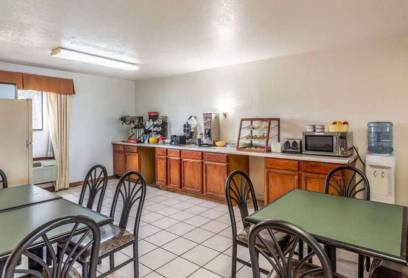 فندق على الطريق Rodeway Inn