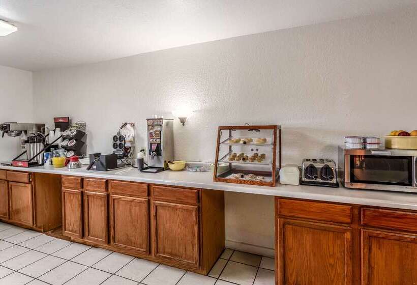 فندق على الطريق Rodeway Inn