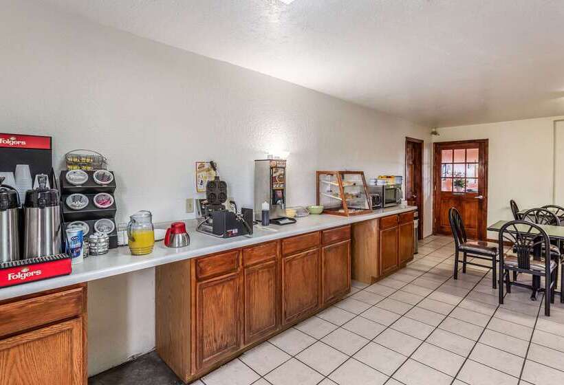 فندق على الطريق Rodeway Inn