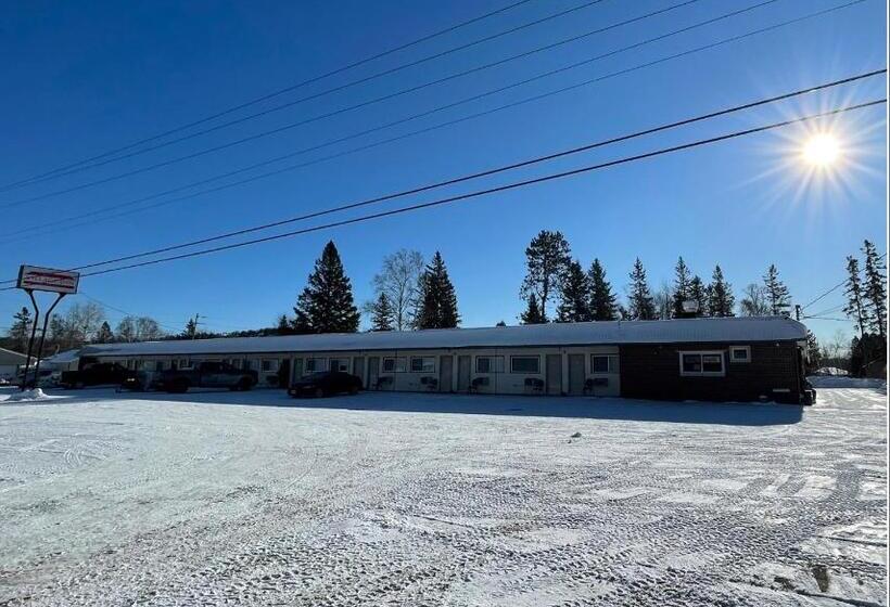 فندق على الطريق Village Inn & Suites   Sudbury