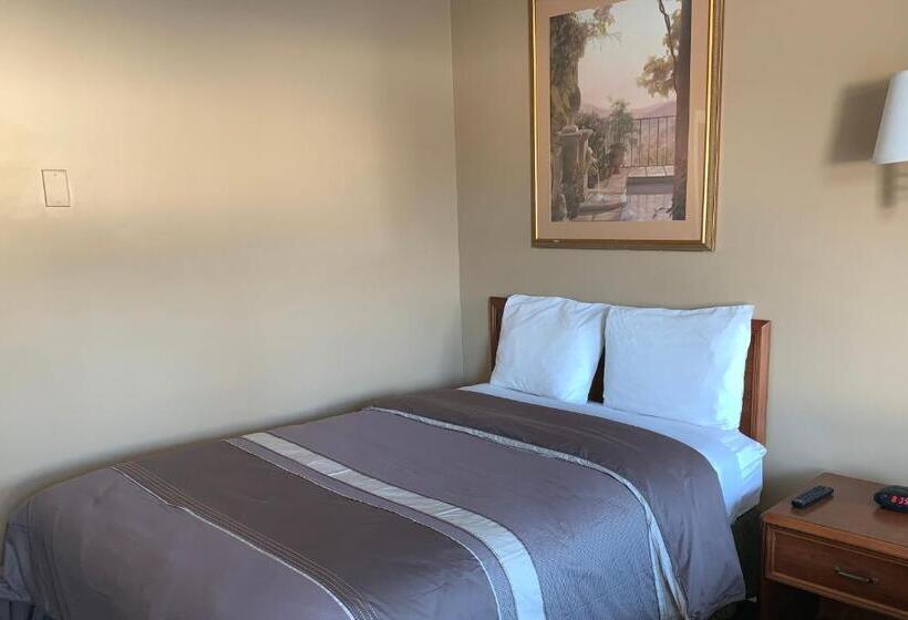 فندق على الطريق Village Inn & Suites   Sudbury