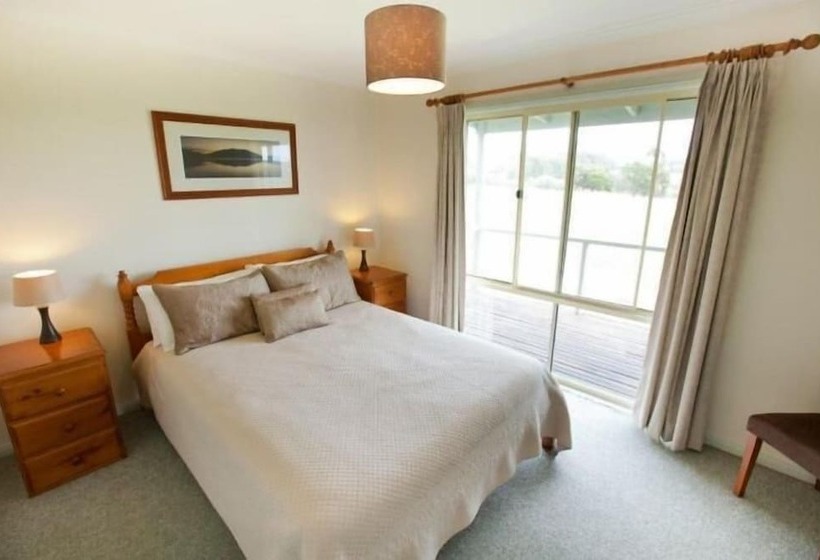 Mystery Bay Cottages