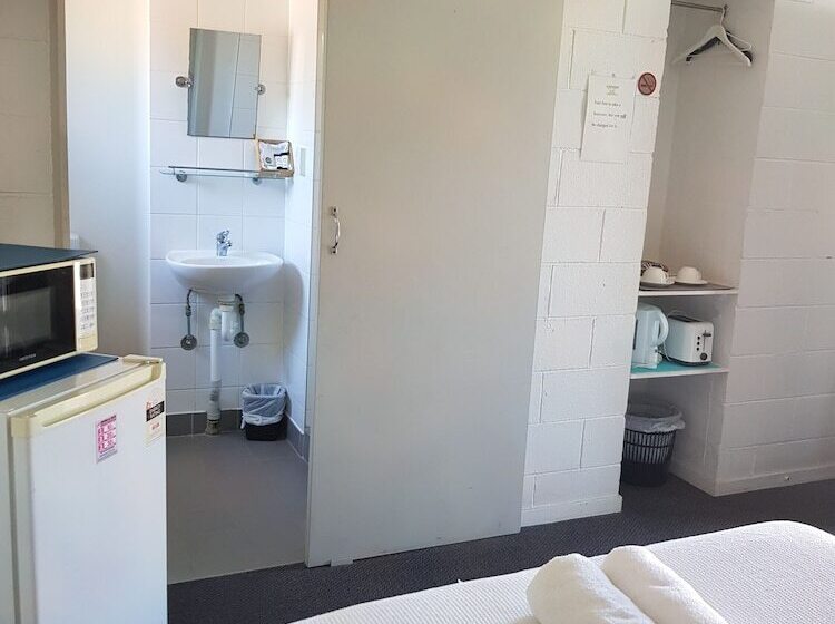 Oonoonba Hotel Motel