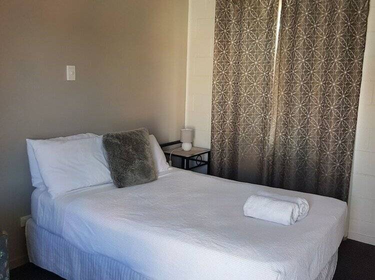 Oonoonba Hotel Motel