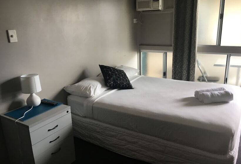 Oonoonba Hotel Motel