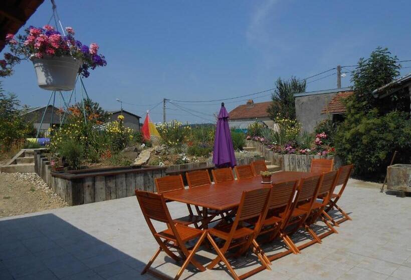 פנסיון La Ferme Des 3 Suissesses