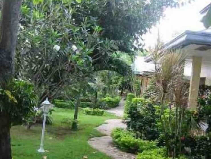 پانسیون Lapu Lapu Cottages & Restaurant