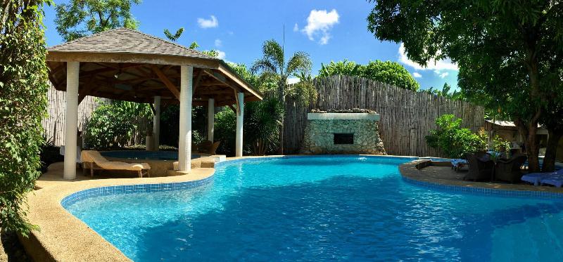 پانسیون Lapu Lapu Cottages & Restaurant