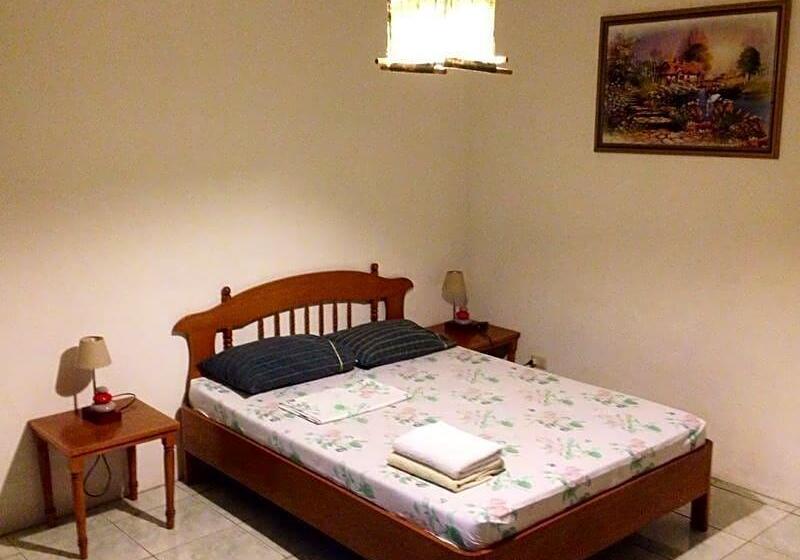 پانسیون Lapu Lapu Cottages & Restaurant