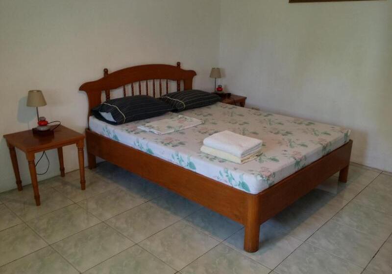 پانسیون Lapu Lapu Cottages & Restaurant