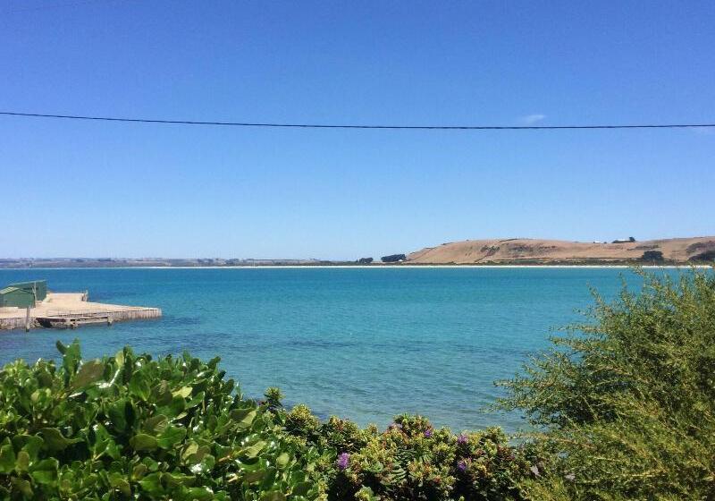 פנסיון The Ark Stanley Luxury Bed And Breakfast