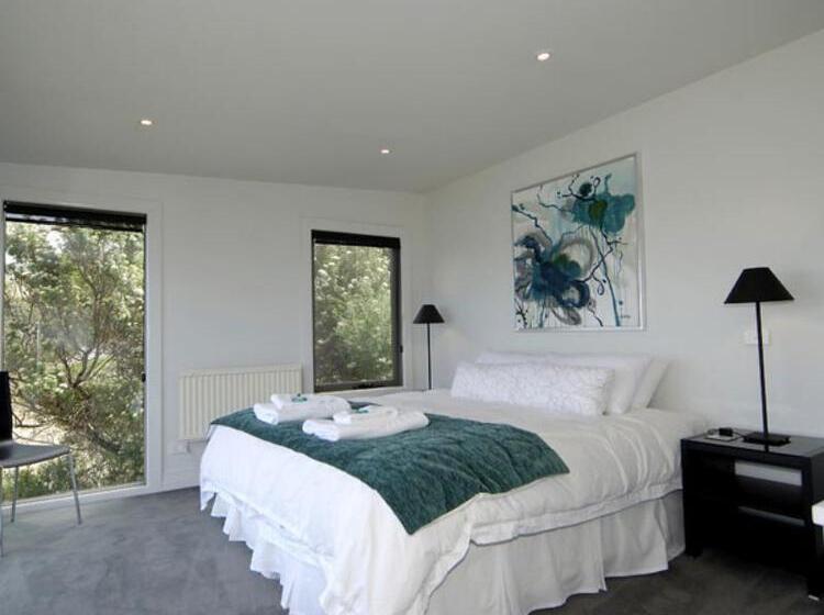 Points South By The Sea