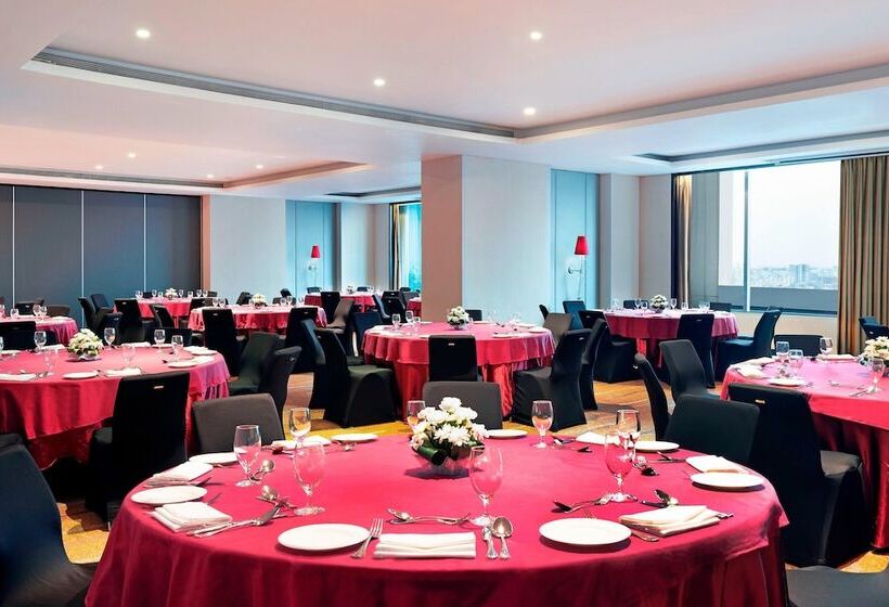 리조트 Le Méridien Dhaka