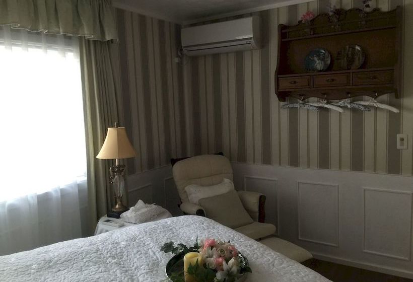 Riverside Cottage Yomitan