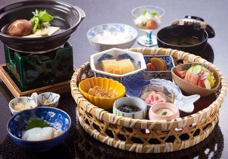 Рёкан Tsukihitei