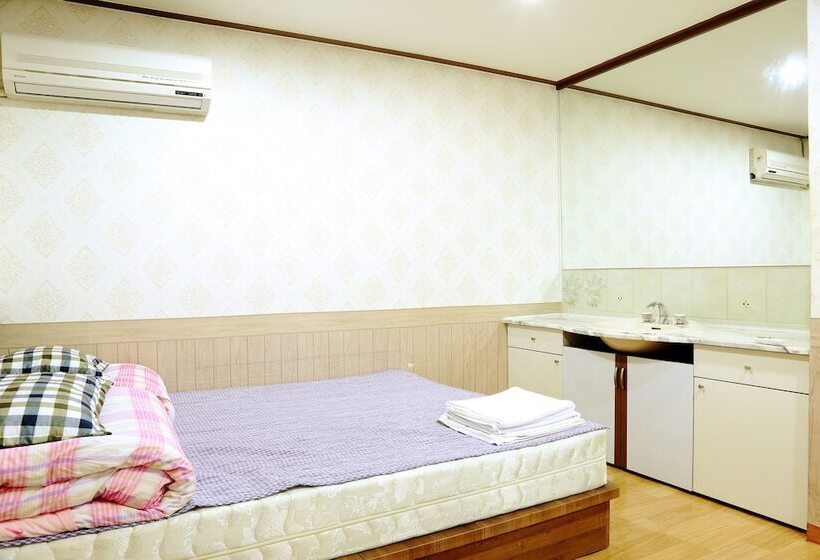 Seoul Myeongdong Stay   Hostel