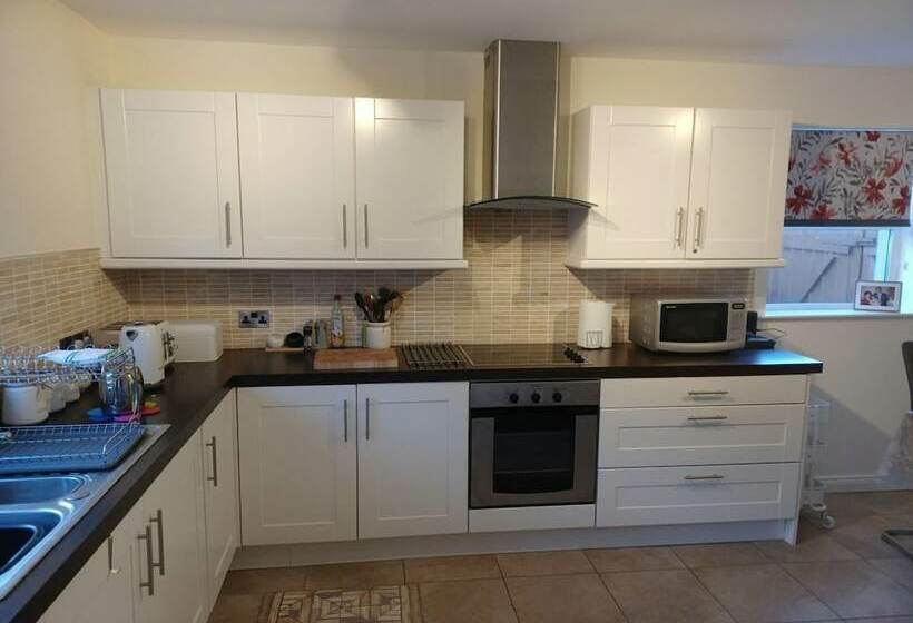 3bd Home From Home In Newtownabbey