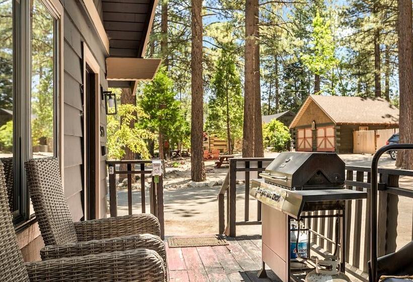 Backway Hideaway Close To The Village!