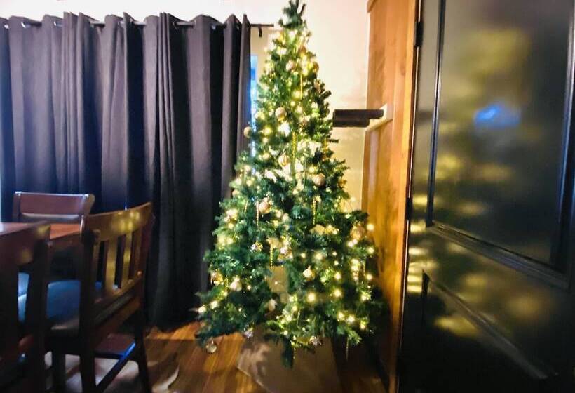 Backway Hideaway Close To The Village!